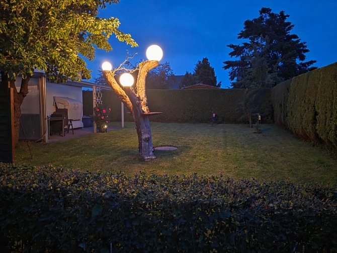 Ferienhaus in Kühlungsborn - Höppner, Joachim - Liegewiese und Grillplatz am Abend mit Beleuchtung