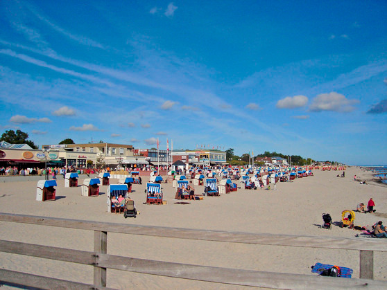 Ferienwohnung in Gr&ouml;mitz - Deichkrone - breiter Hauptstrand in ca150m Entfernung