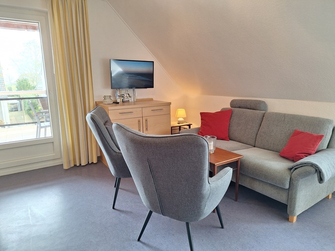 Ferienwohnung in Dahme - Petra - Wohn-Essbereich mit T&uuml;r zur Loggia