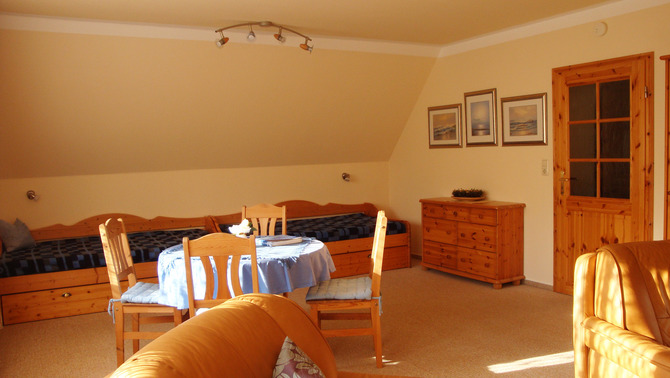 Ferienwohnung in Heiligenhafen - Clasen - Wohnzimmer Bettseite