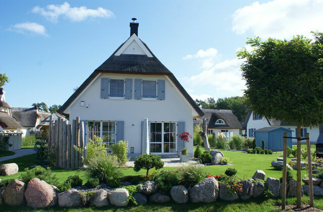 Ferienhaus in Glowe - Traum Reethaus am Meer mit Pool, Sauna & Yoga - Bild 6